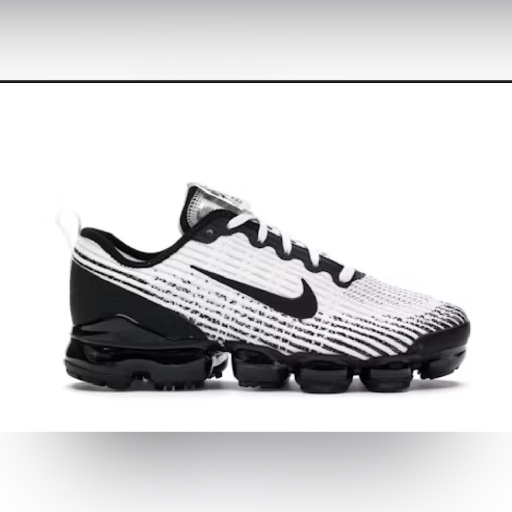 Nike Black and White Athletic Shoes for Performance